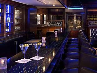 L'un des bars de l'hôtel